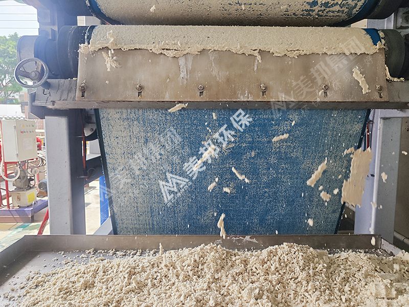 美邦帶式壓榨機(jī)處理后的豆腐渣 美邦帶式壓榨機(jī)處理后的豆腐渣